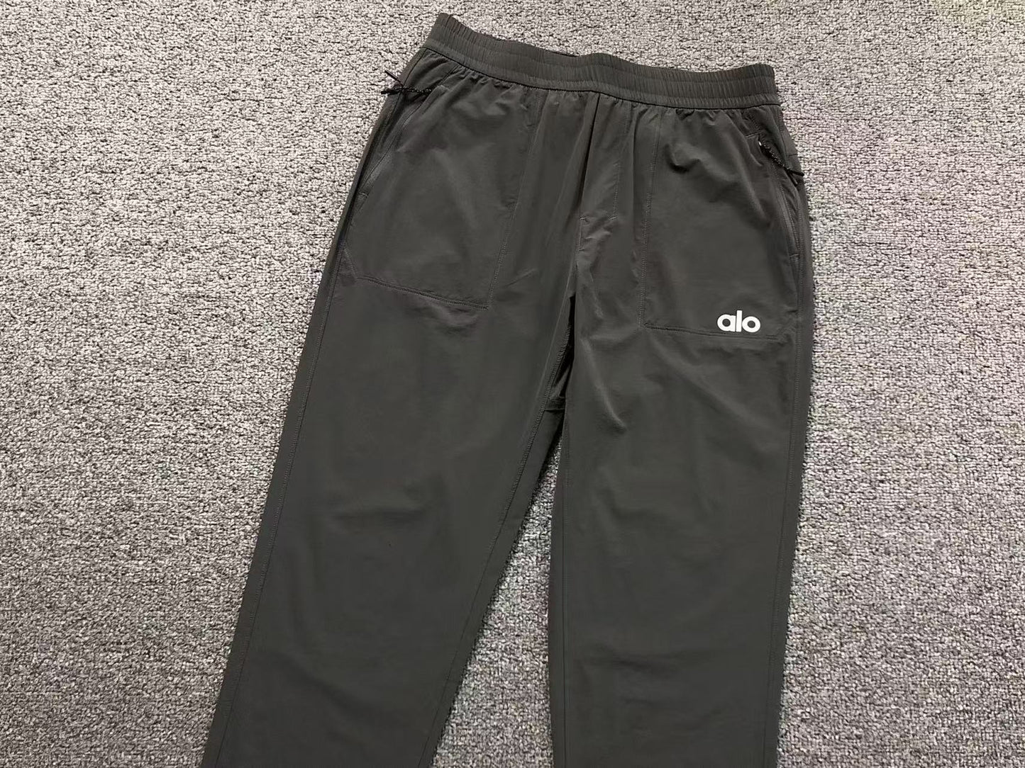 Calça elástica ALO moletom cargo