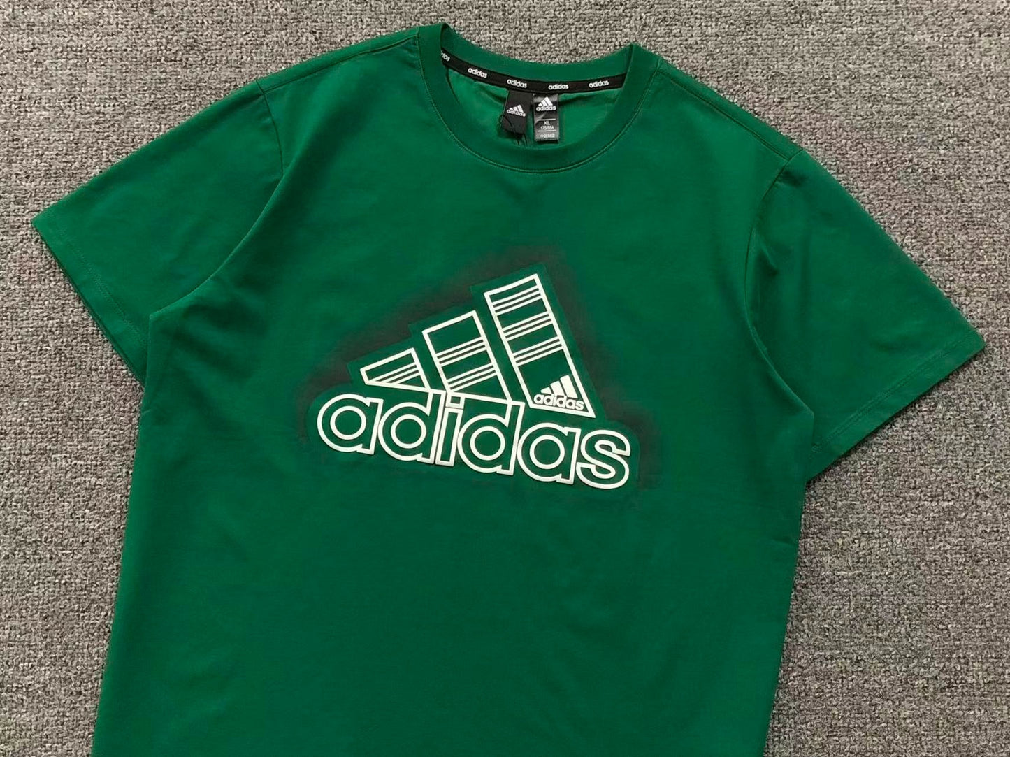 Camiseta Adidas Performance Oversized Logo