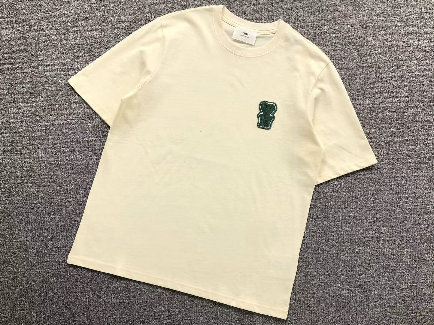 Camiseta AMI Paris Heart Patch Contrast Tee