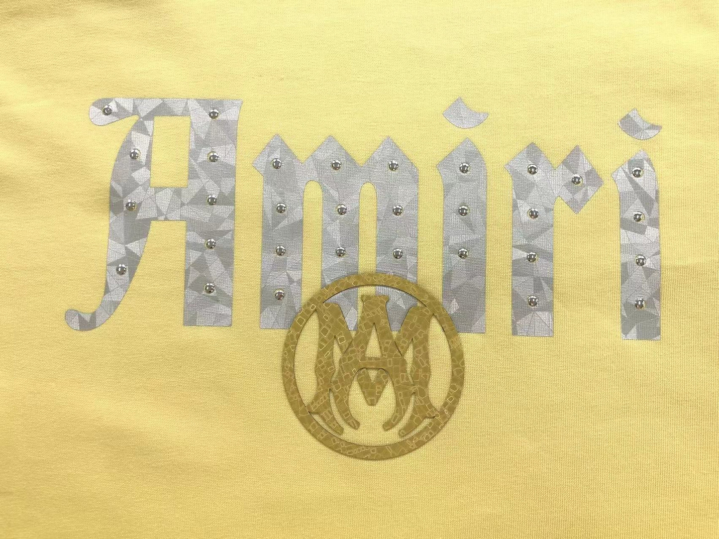 Camiseta AMIRI Gothic Logo Gold Emblem
