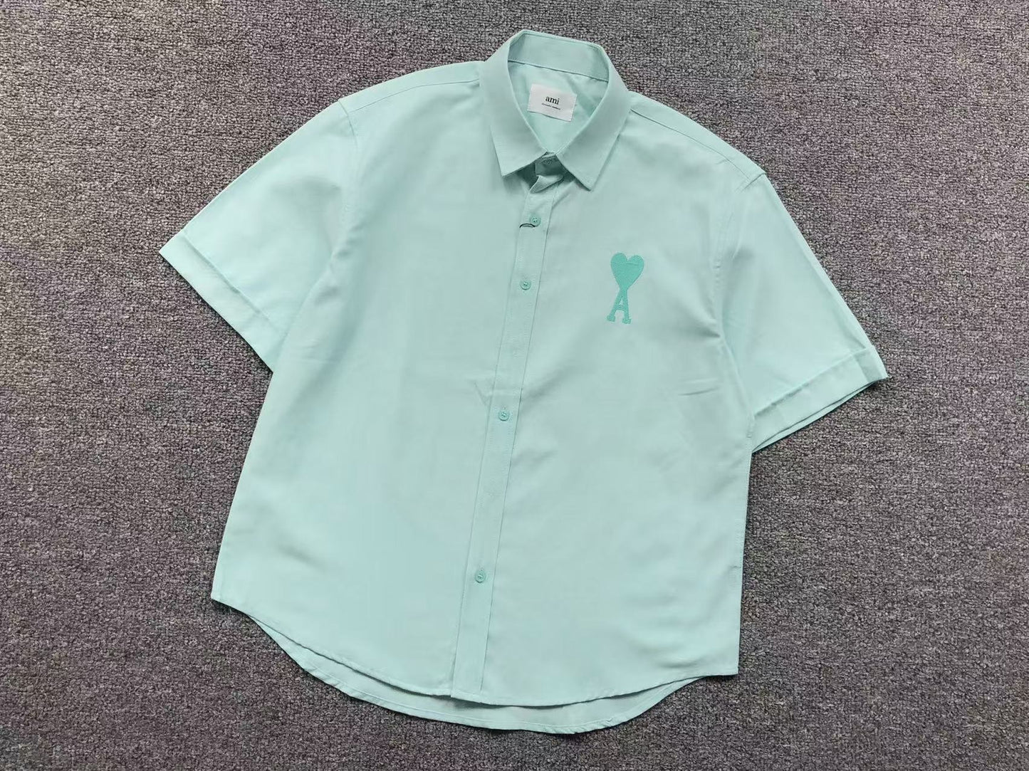 Camisa AMI Paris Tonal Big Heart Short Sleeve Shirt