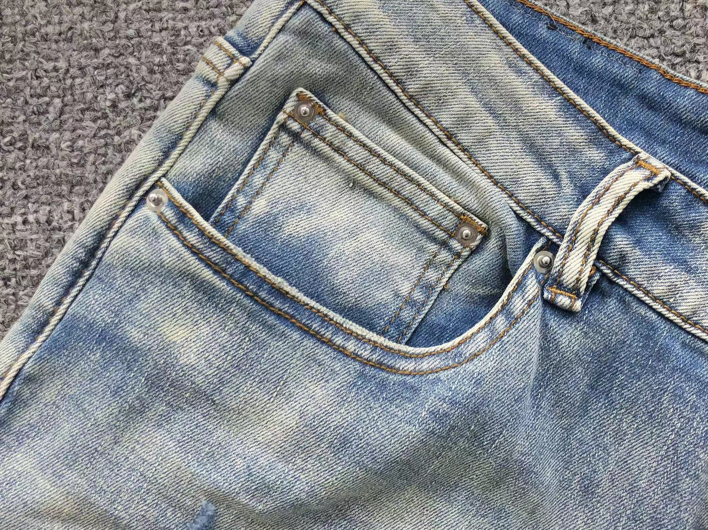 Calça AMIRI Destroyed Ice Wash