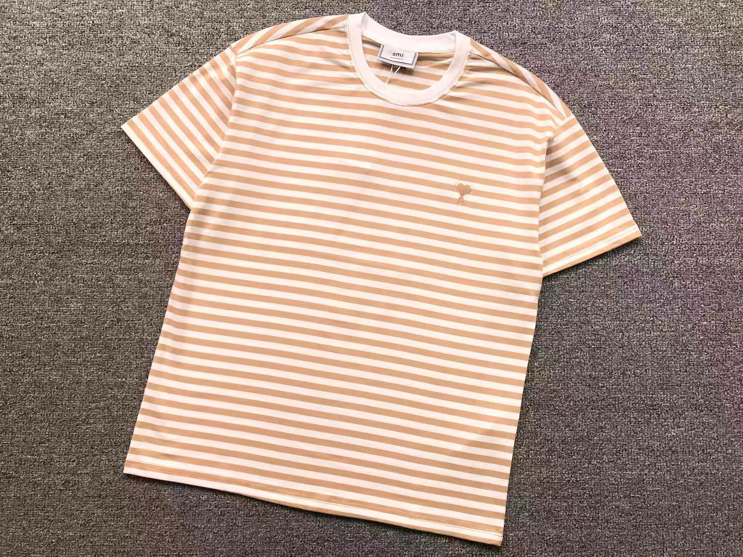 Camiseta AMI Paris Classic Heart Striped Tee