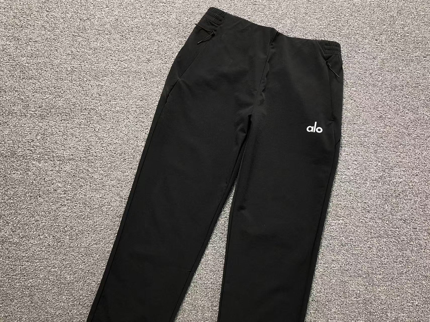 Calça elástica ALO moletom cargo