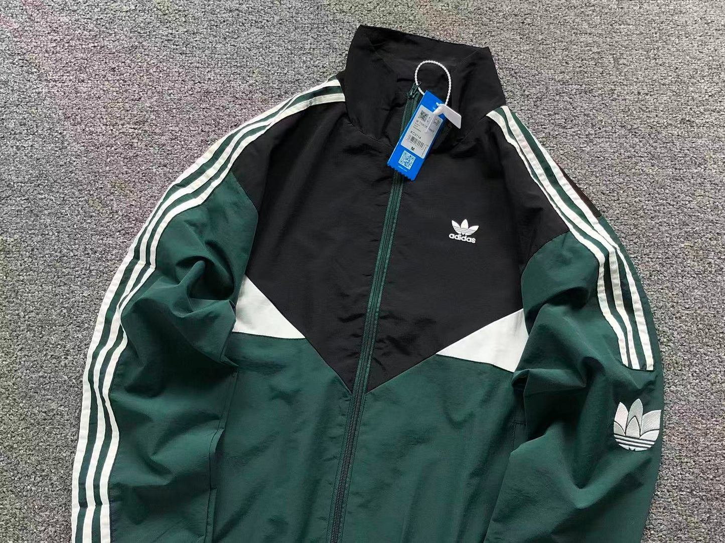 Jaqueta Adidas Chevron Windbreaker Archive