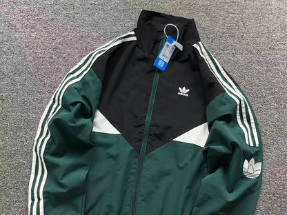Jaqueta Adidas Chevron Windbreaker Archive