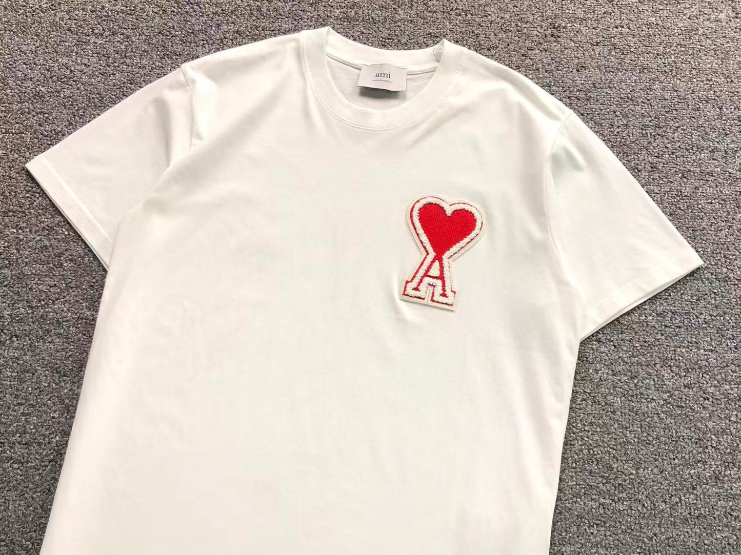 Camiseta AMI Paris Patch Logo Coração