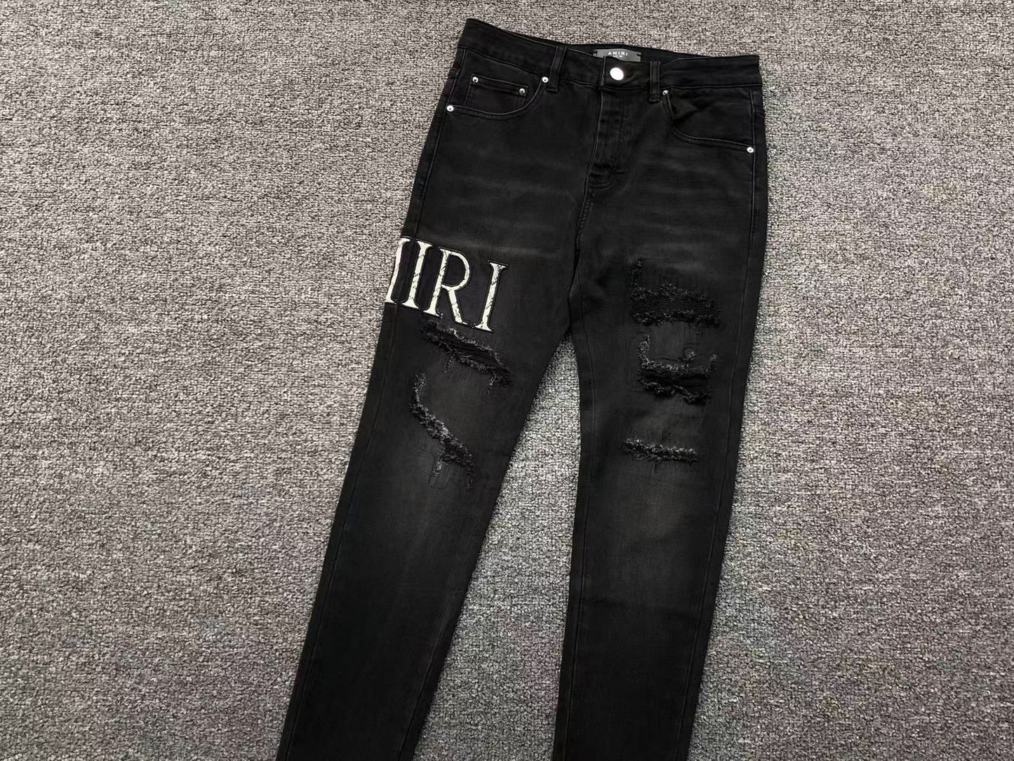 Calça AMIRI Logo Destroyed Black Denim