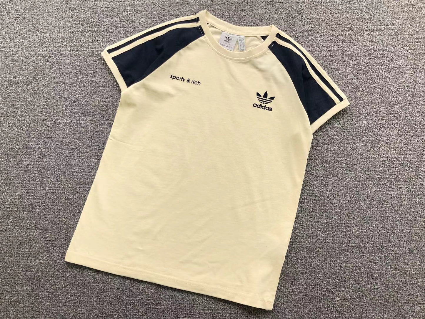 Camiseta Adidas x Sporty & Rich Raglan Feminina