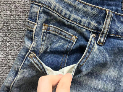 Calça AMIRI Light Wash Destroyed Denim