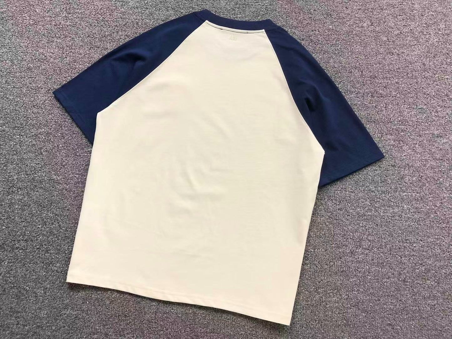 Camiseta AMI Paris Raglan Logo Coração