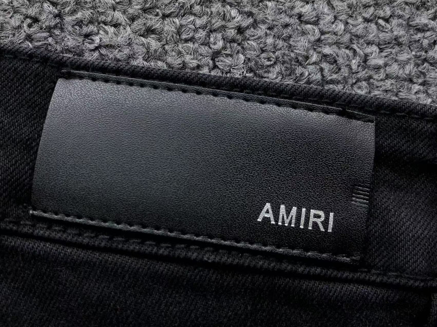 Calça AMIRI Bullet Hole Patch Black Denim