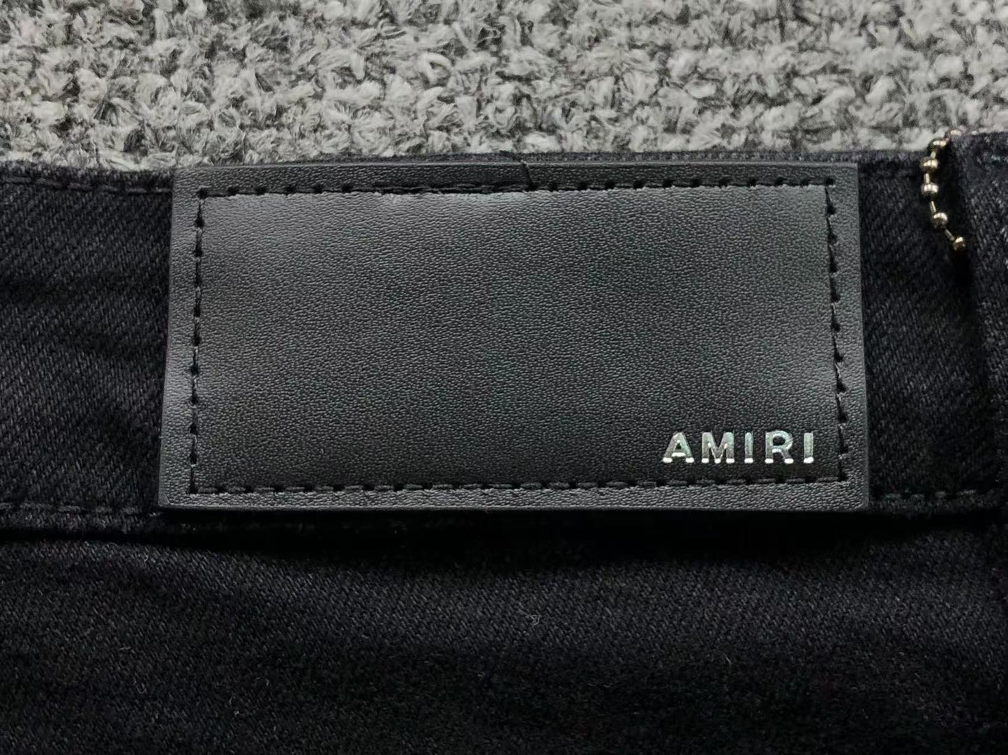 Calça AMIRI Logo Red Black Denim
