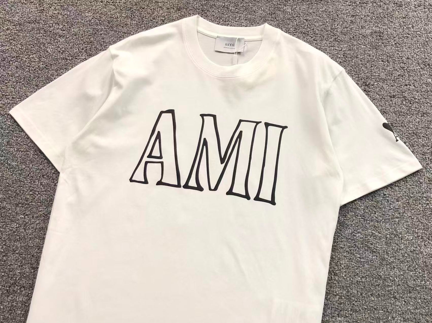 Camiseta AMI Paris Logo Typo Graphic