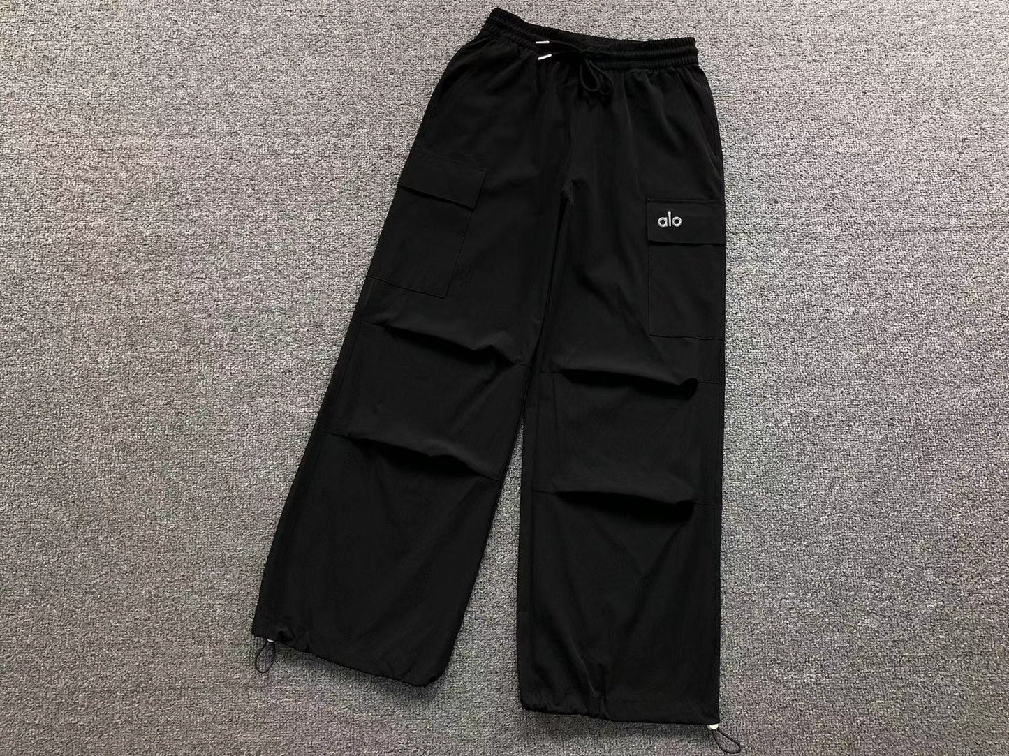 Calça elástica ALO moletom cargo