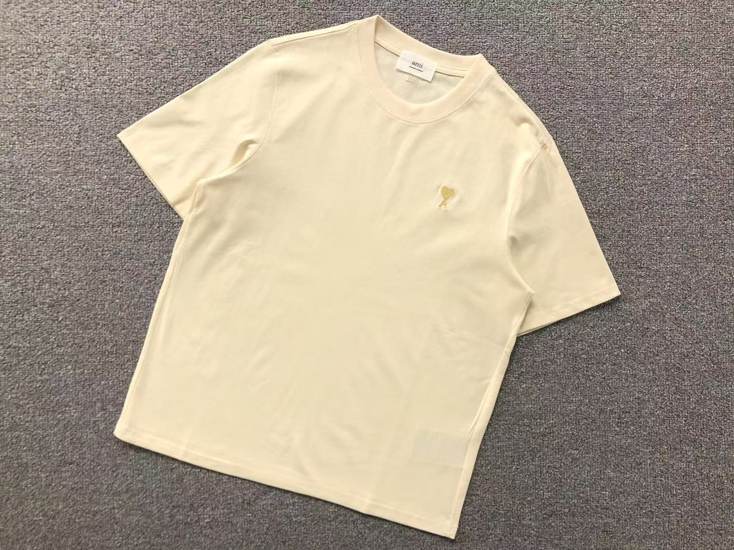 Camiseta AMI Paris Mini Heart Logo Contrast Tee