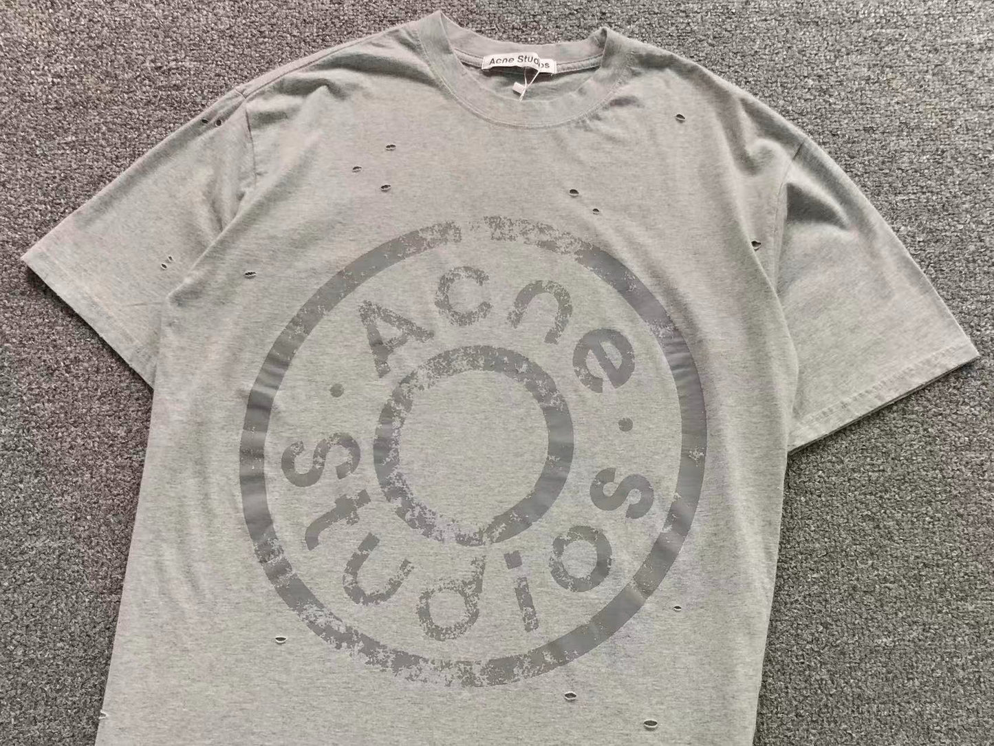 Camiseta Acne Studios Distressed Round Logo