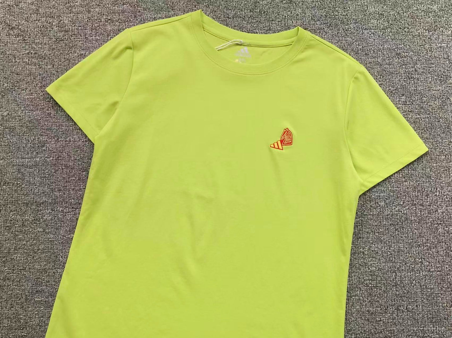 Camiseta Adidas Mini Icon Essentials Feminina