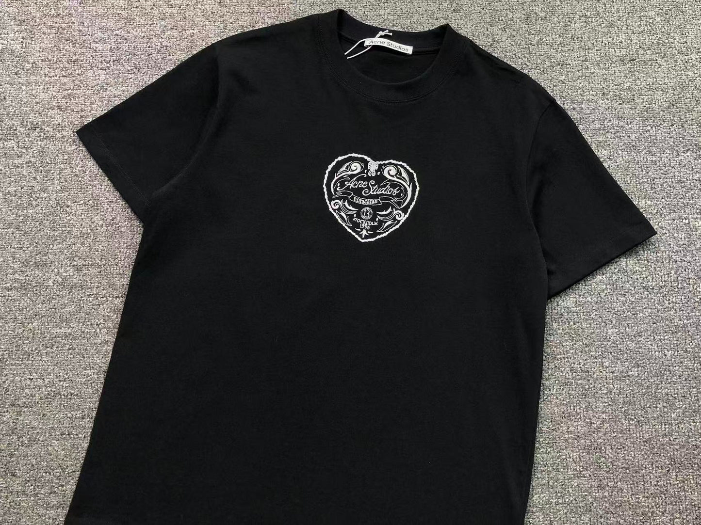 Camiseta Acne Studios Heart Crest