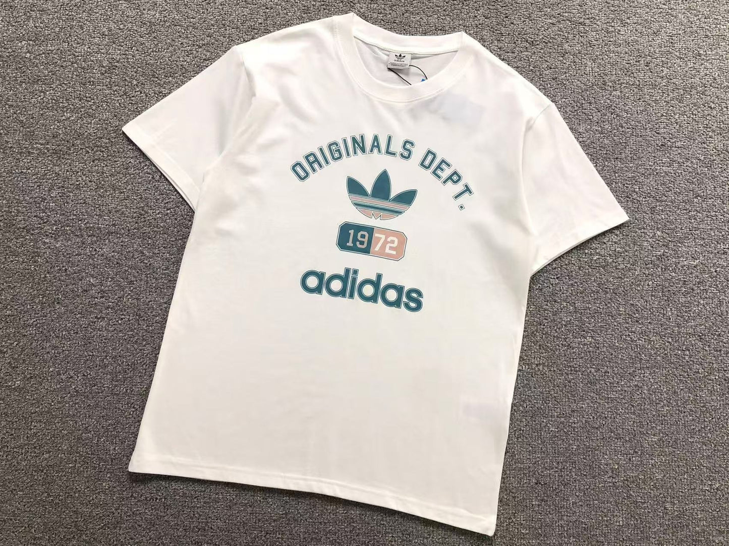 Camiseta Adidas Dept 1972 Vintage Logo