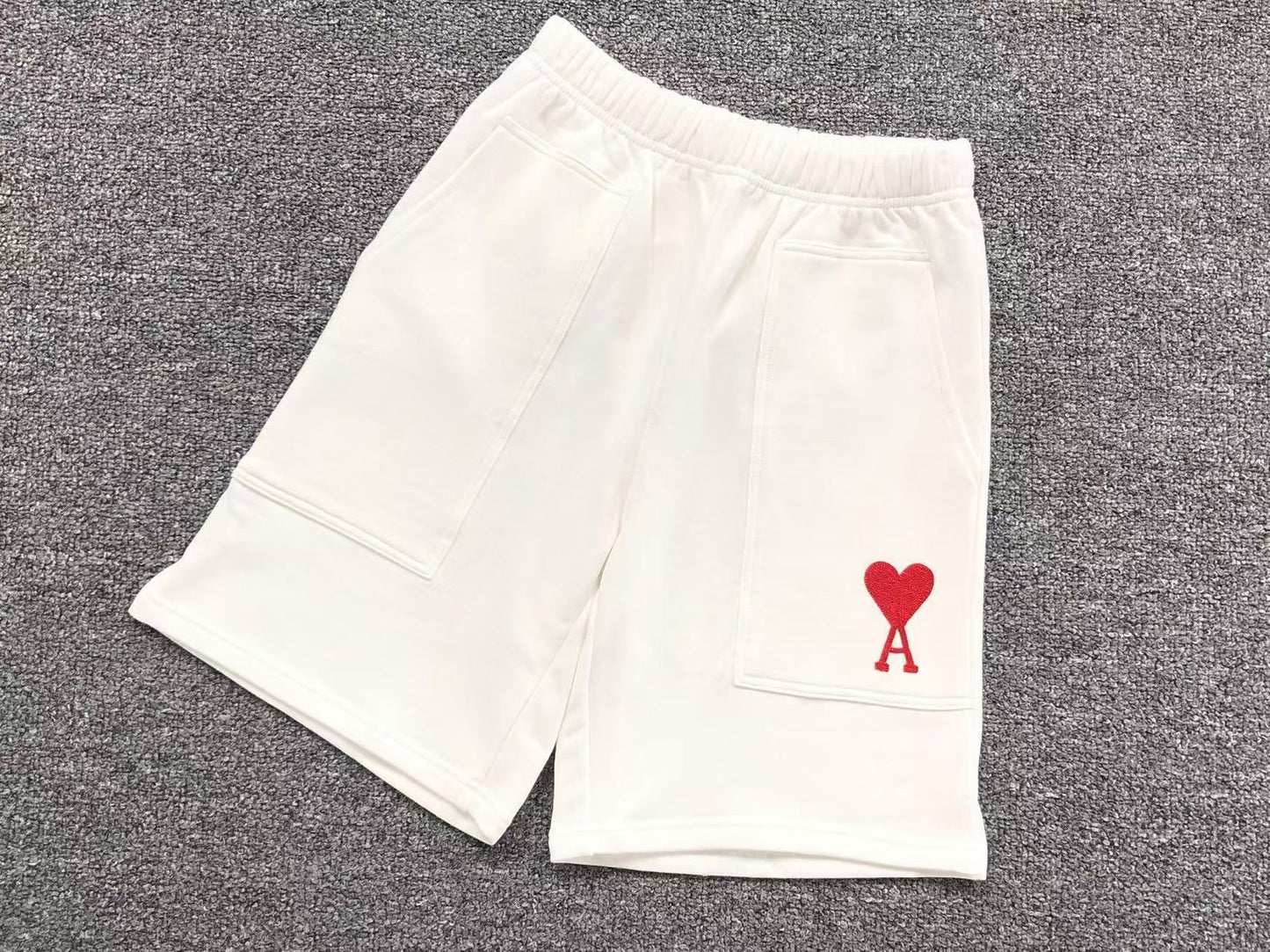 Short AMI Paris Essential Heart Collection