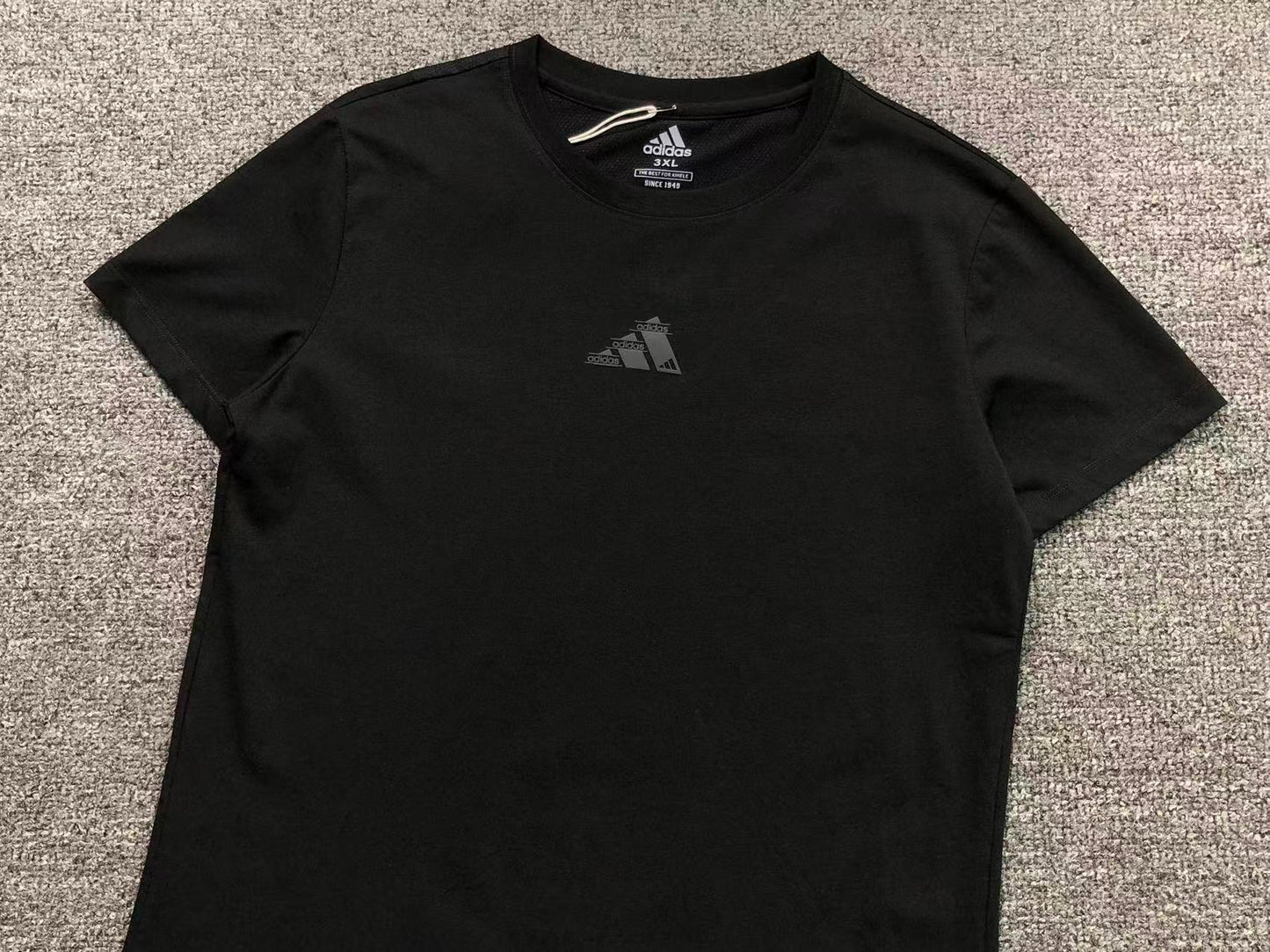 Camiseta Adidas Micro Logo Minimal Feminina