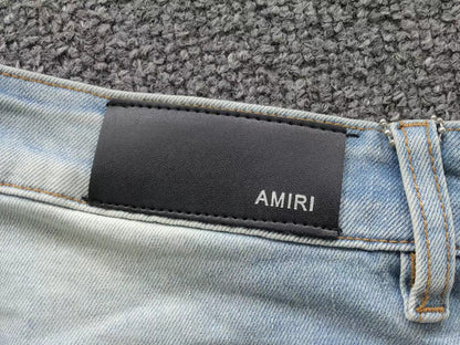 Calça AMIRI Logo Distressed Light Blue Denim