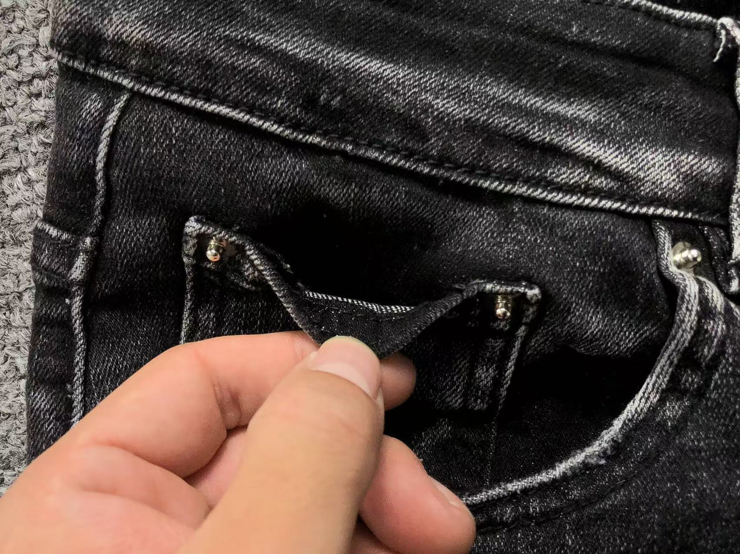 Calça AMIRI Red Logo Destroyed