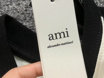 Camiseta AMI Paris Raglan Patch Logo