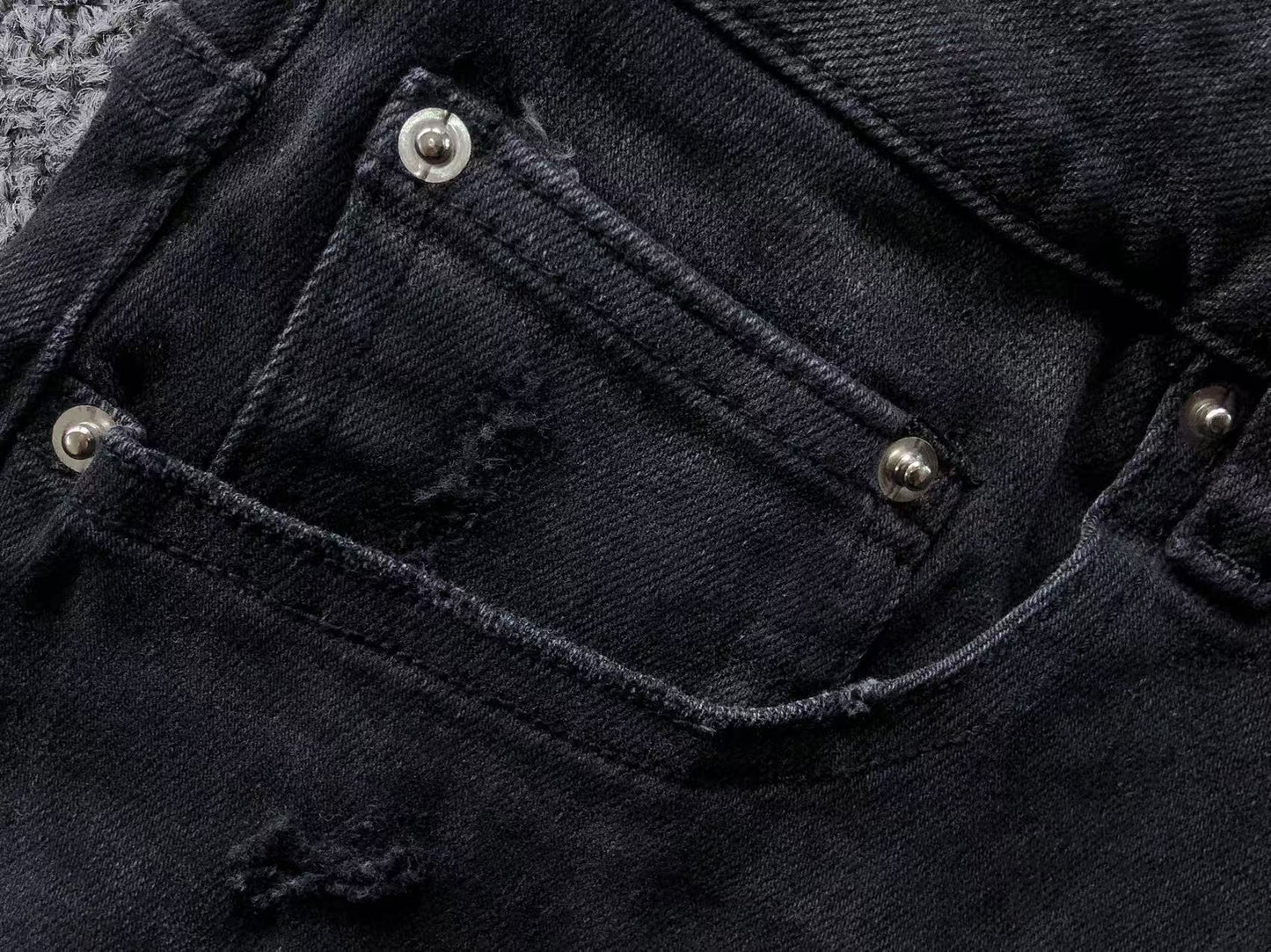 Calça AMIRI Tonal Logo Distress Denim