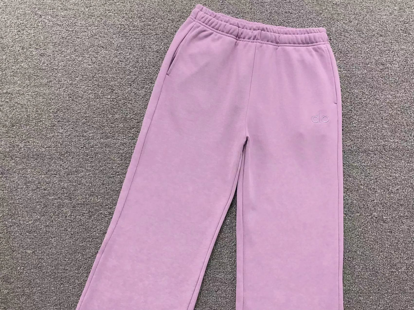 Calça elástica ALO moletom reta feminina