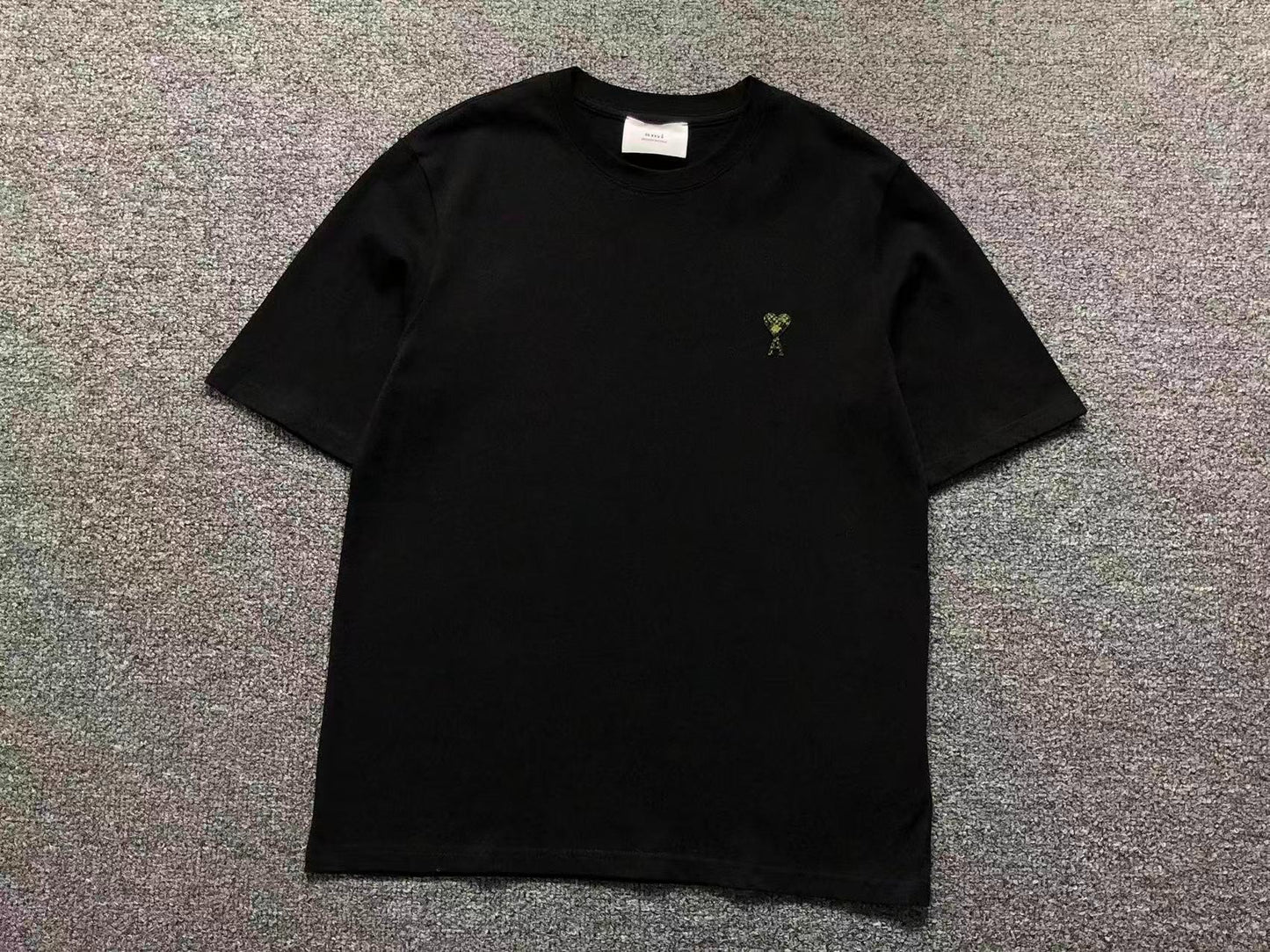 Camiseta AMI Paris Mini Heart Logo Minimal