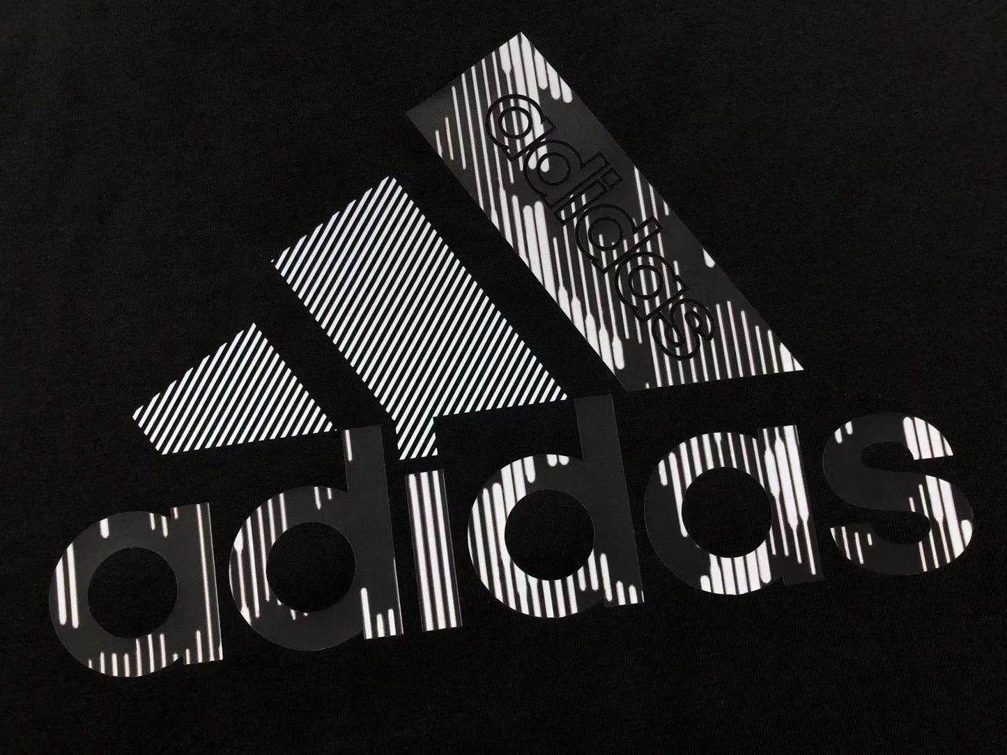 Camiseta Adidas Minimal Logo Pattern