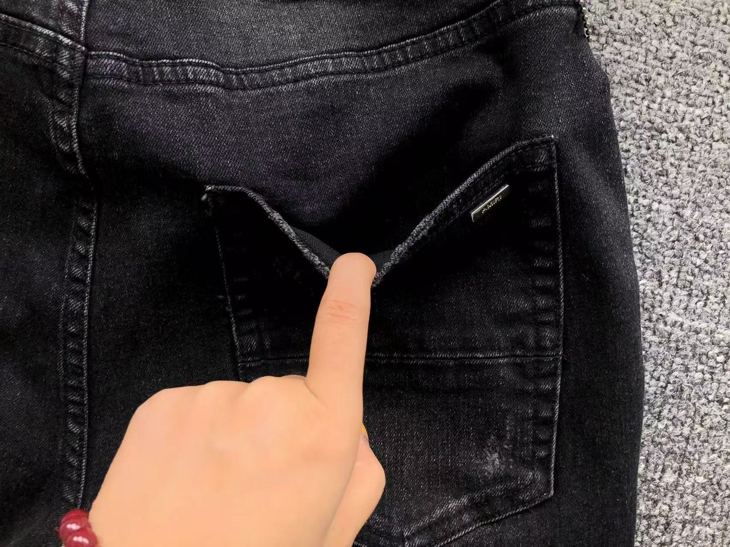 Calça AMIRI Gold Logo Black Denim