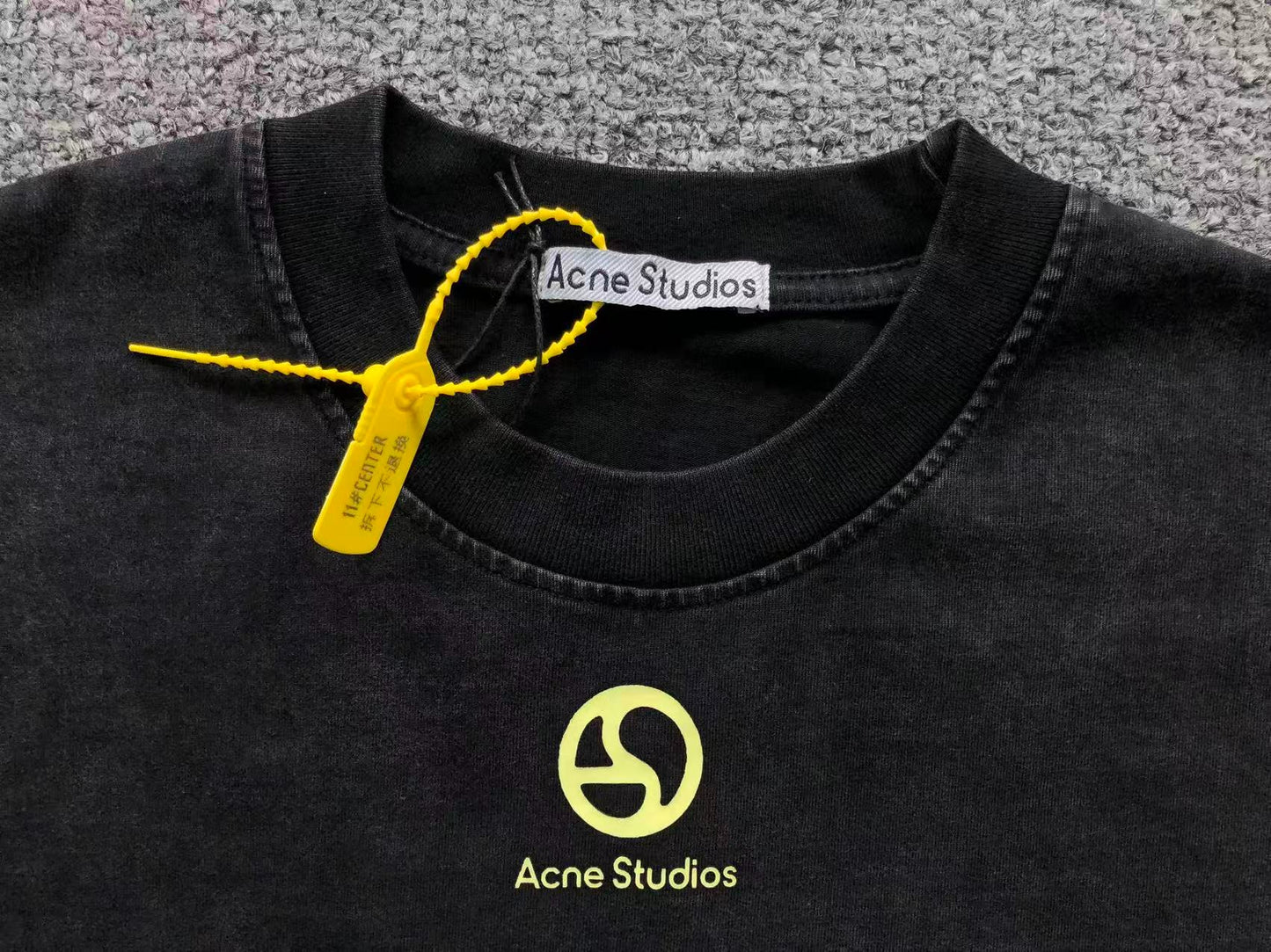 Camiseta Acne Studios Modern Icon Graphic