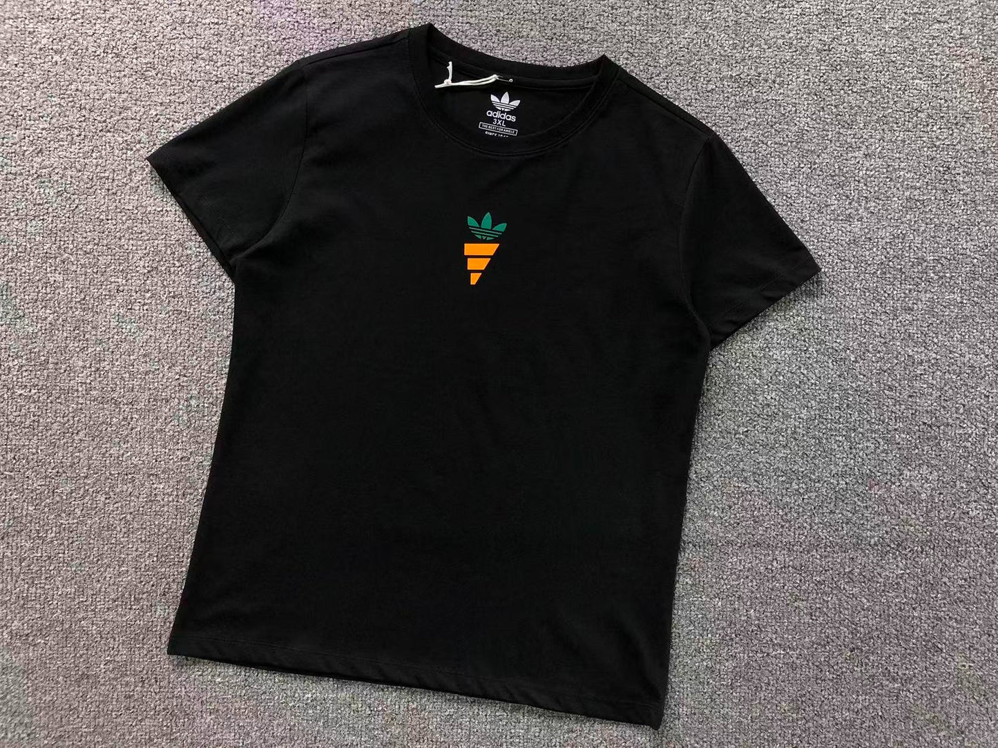 Camiseta Adidas Trefoil Carrot Feminina