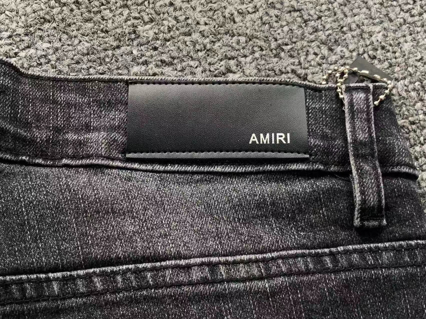 Bermuda Jeans AMIRI Black Distressed Red Logo