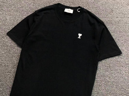 Camiseta AMI Paris Logo Coração Mini Bordado