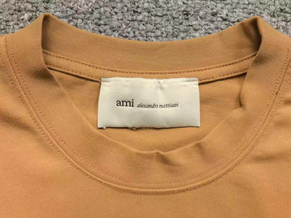 Camiseta AMI Paris Logo Coração Bordado