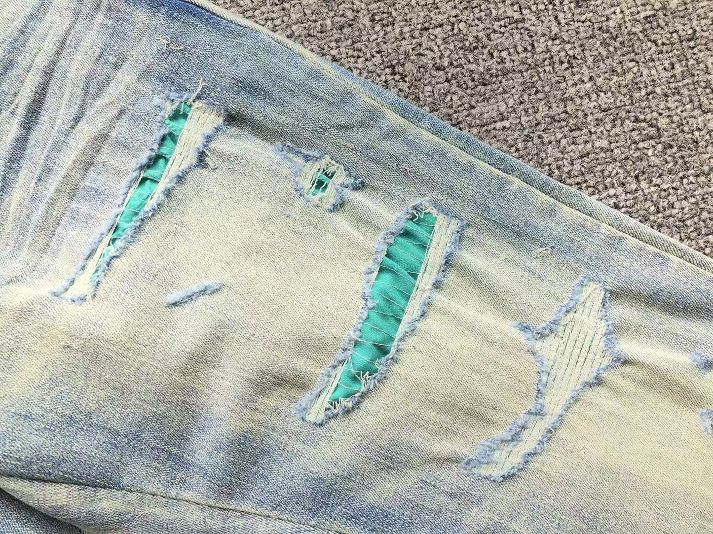 Calça AMIRI TR Ice Blue Distressed Denim