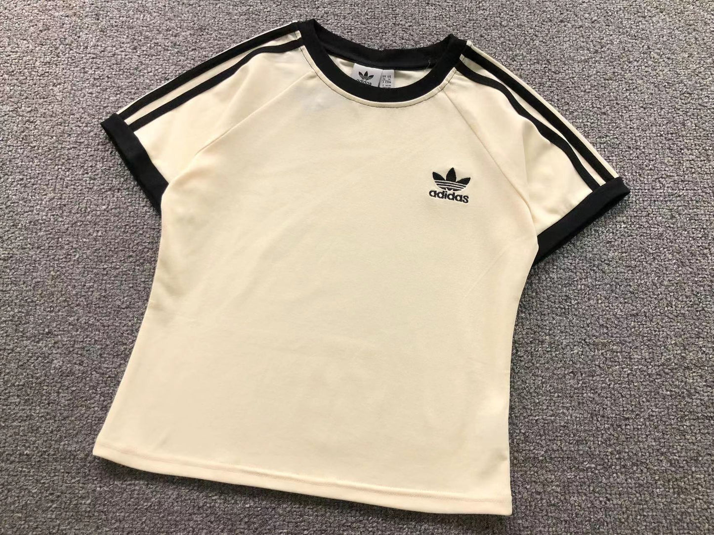 Camiseta Adidas Raglan Core 3-Stripes Feminina