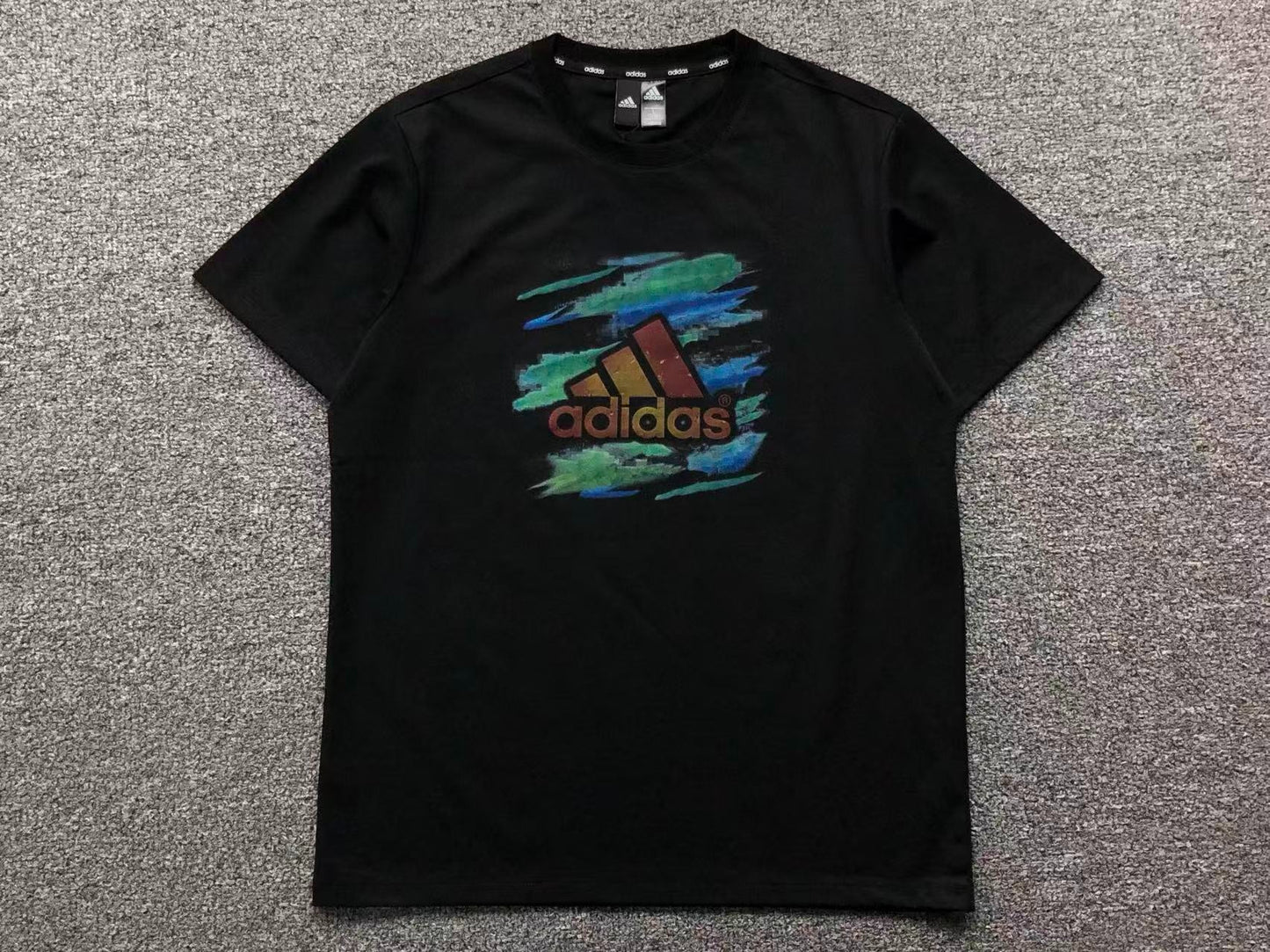 Camiseta Adidas Brush Stroke Color Logo