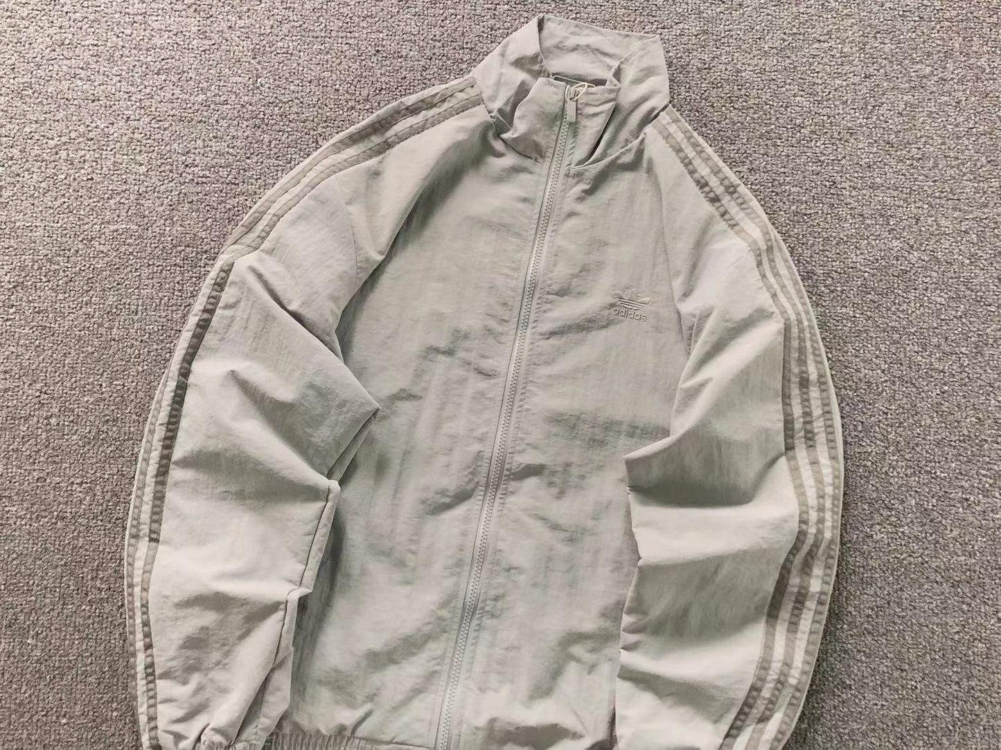 Jaqueta Adidas Archive Silent Motion Windbreaker