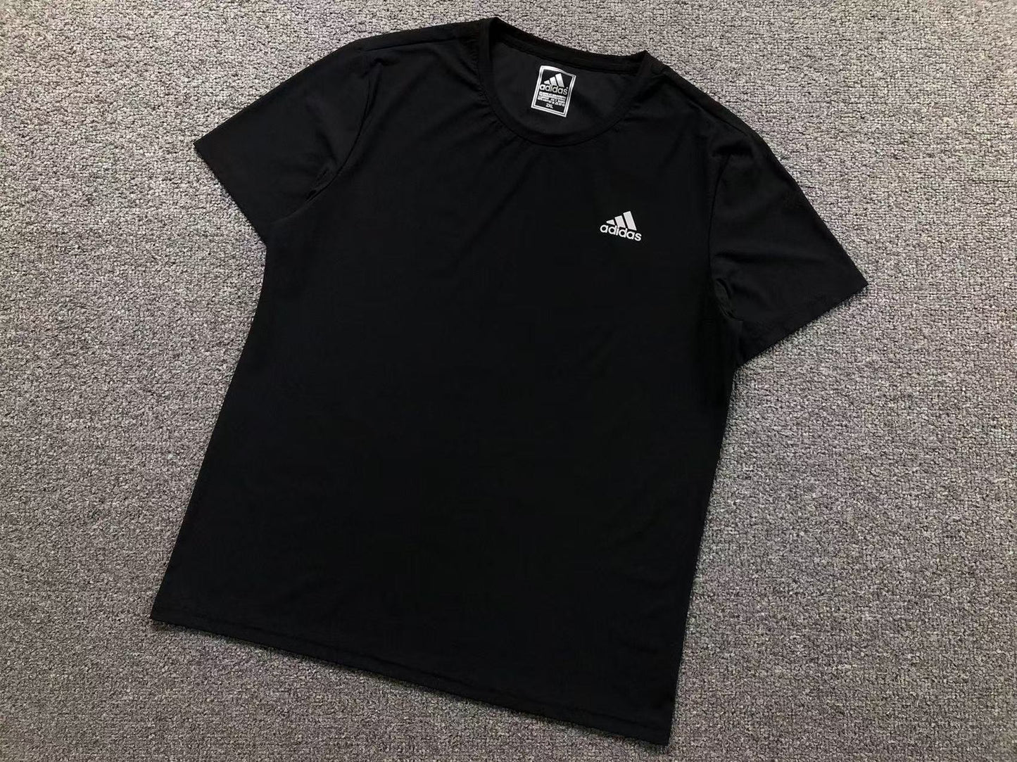 Camiseta Adidas Performance Essential