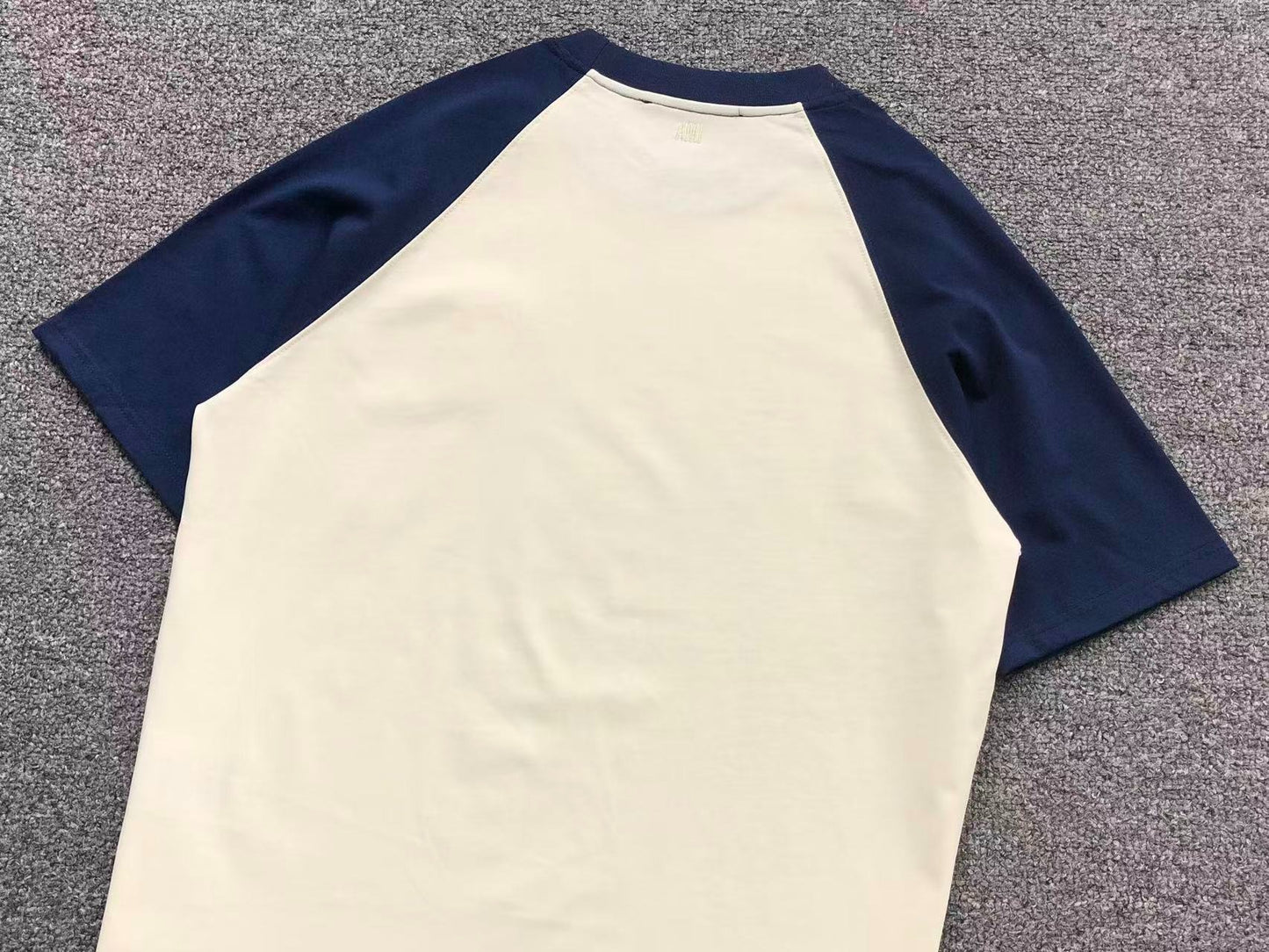 Camiseta AMI Paris Raglan Logo Coração