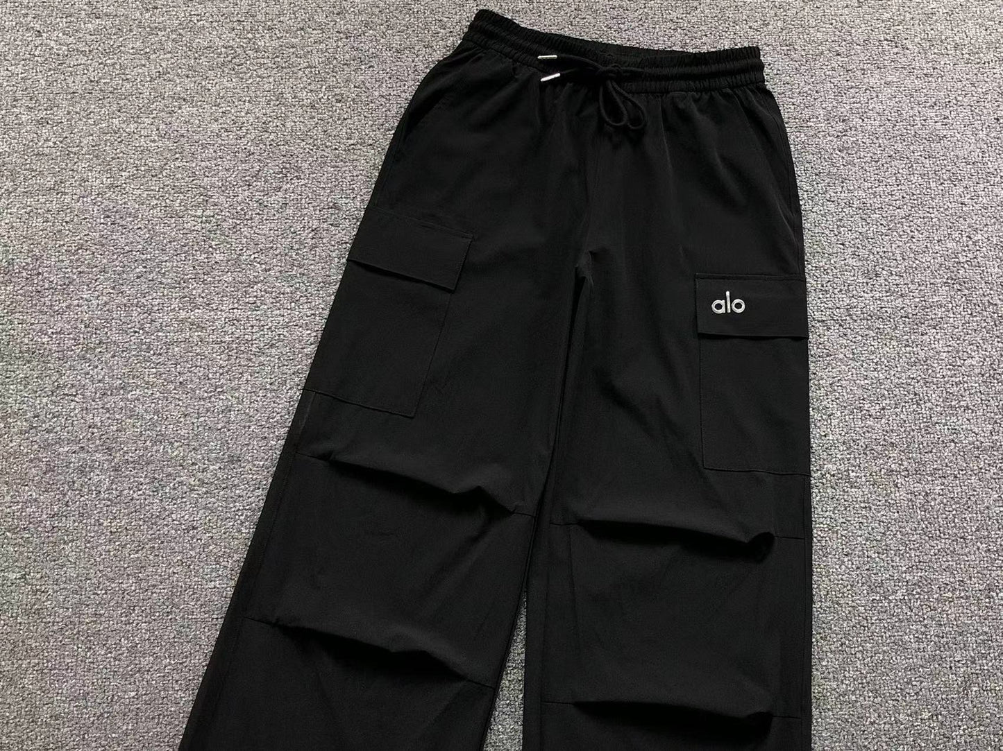 Calça elástica ALO moletom cargo