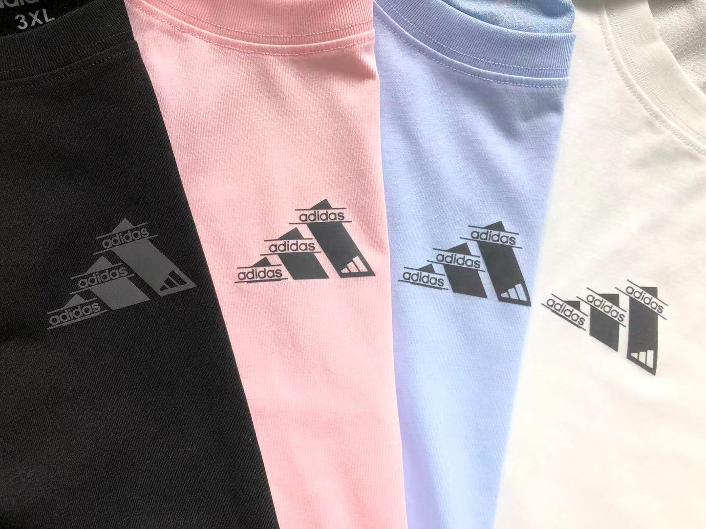 Camiseta Adidas Micro Logo Minimal Feminina