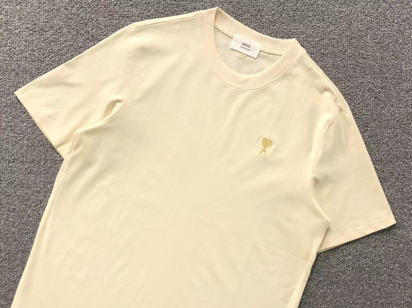 Camiseta AMI Paris Mini Heart Logo Contrast Tee