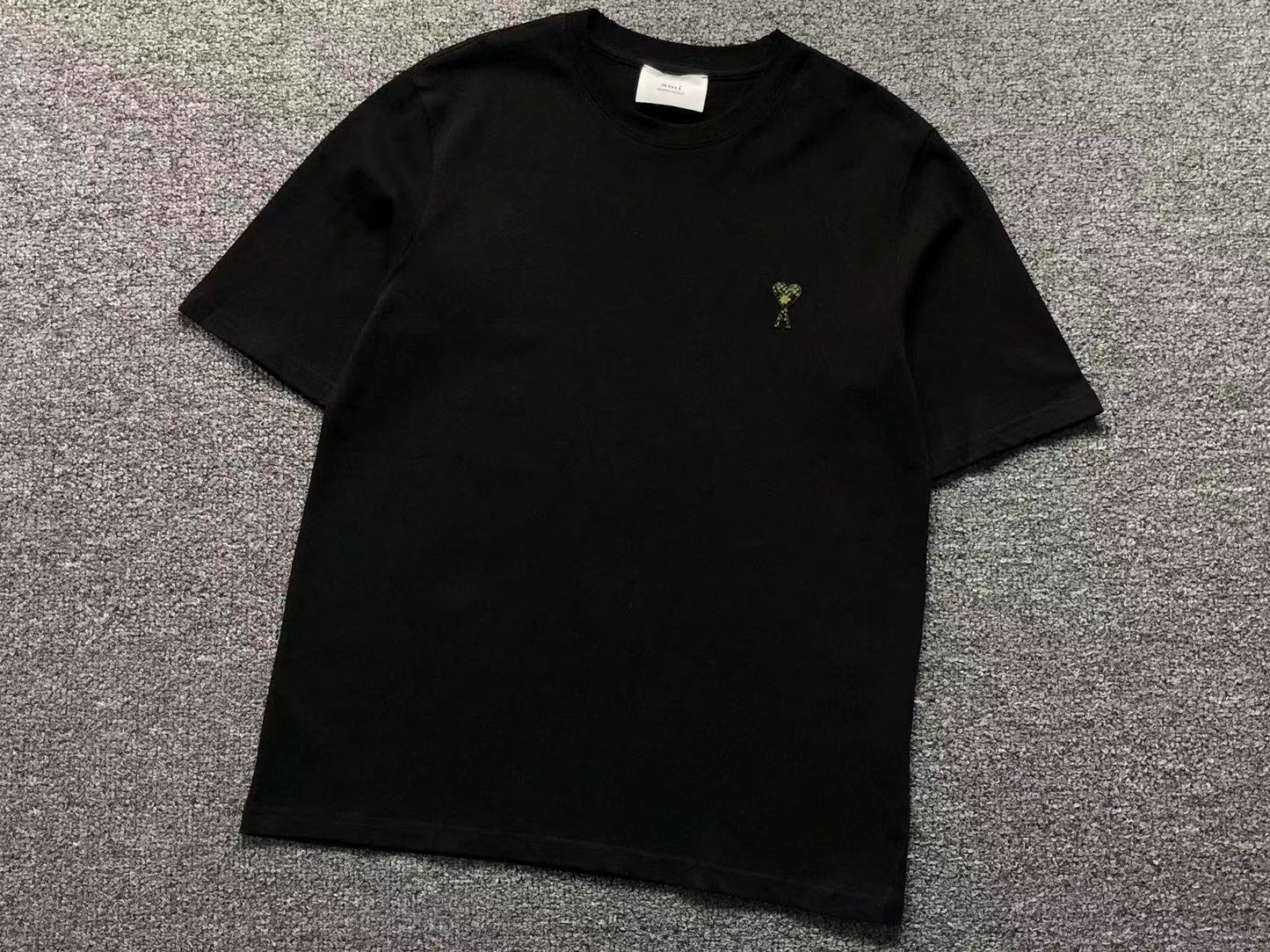 Camiseta AMI Paris Mini Heart Logo Minimal