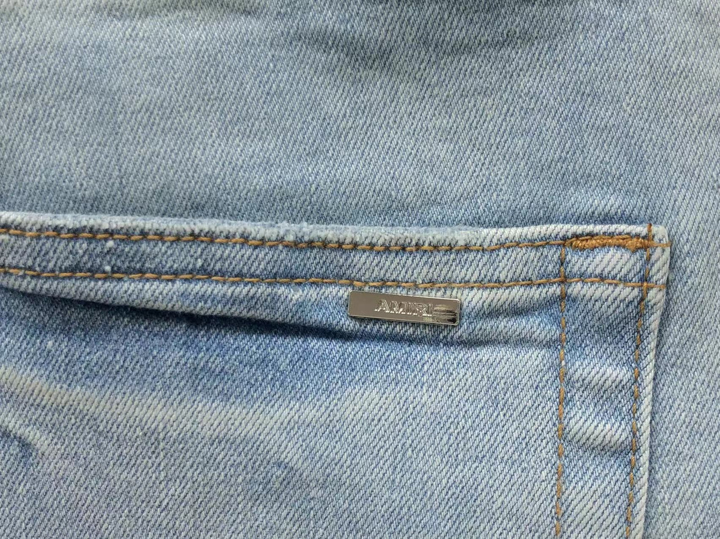 Calça AMIRI Logo Distressed Light Blue Denim